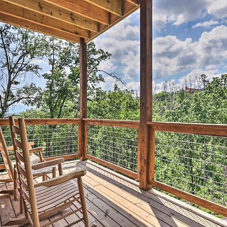 Modern Cabin With Hot Tub And Game Room In Gatlinburg! Kültér fotó