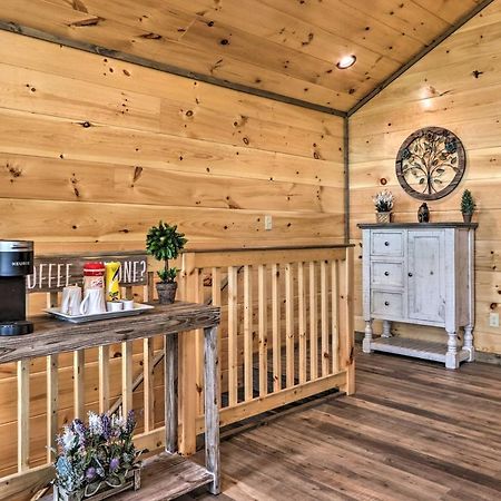 Modern Cabin With Hot Tub And Game Room In Gatlinburg! Kültér fotó