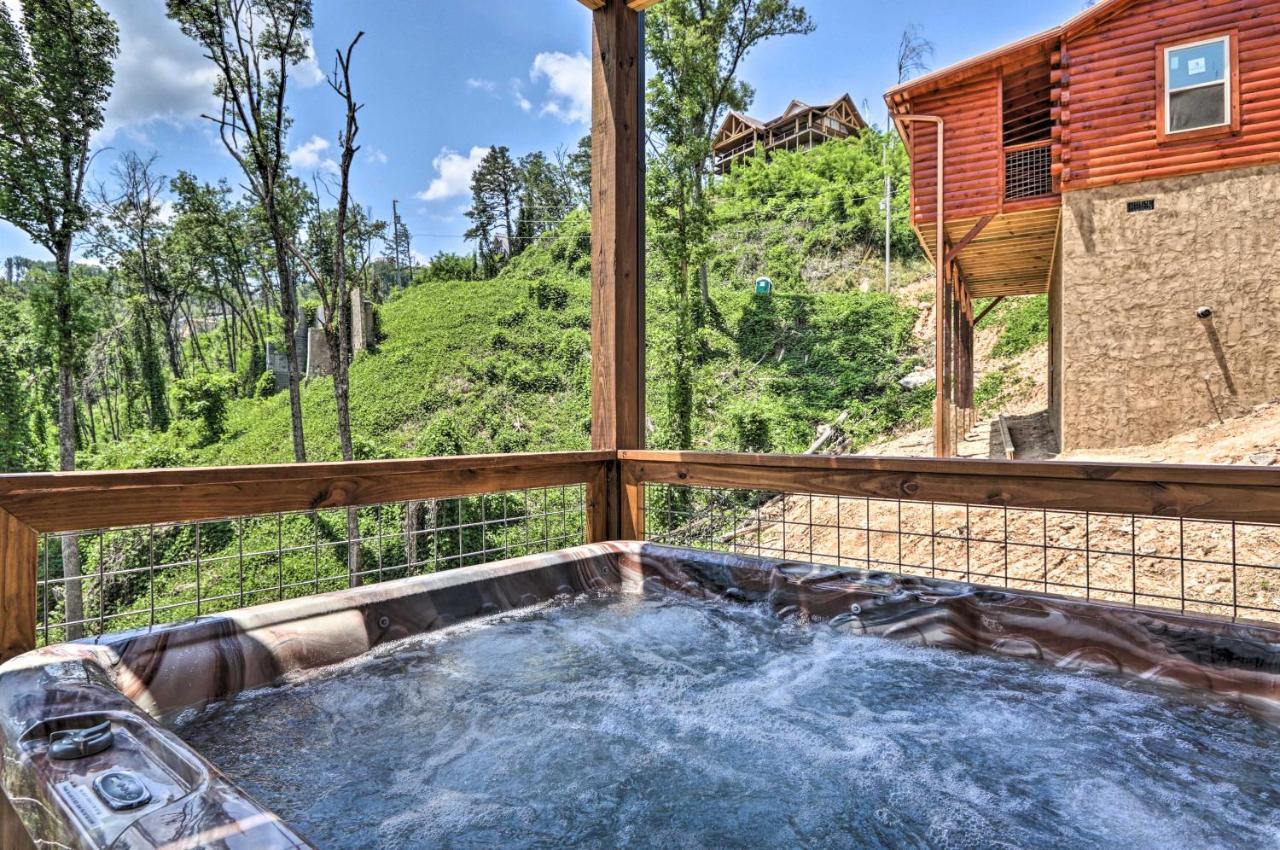 Modern Cabin With Hot Tub And Game Room In Gatlinburg! Kültér fotó