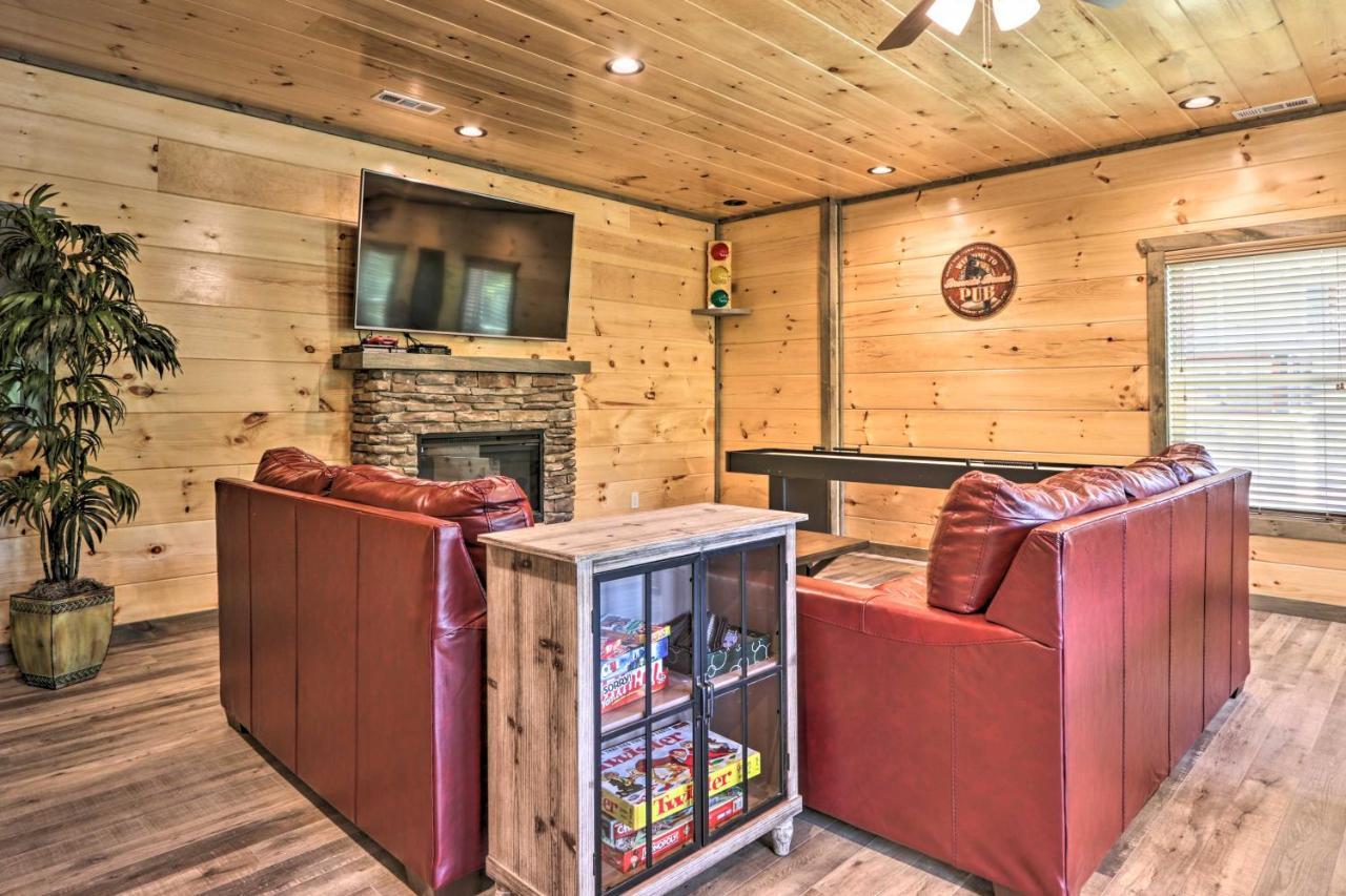Modern Cabin With Hot Tub And Game Room In Gatlinburg! Kültér fotó