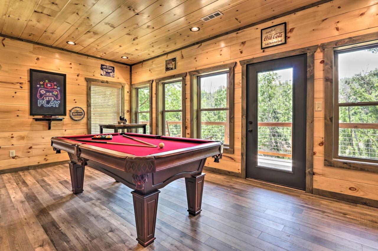 Modern Cabin With Hot Tub And Game Room In Gatlinburg! Kültér fotó
