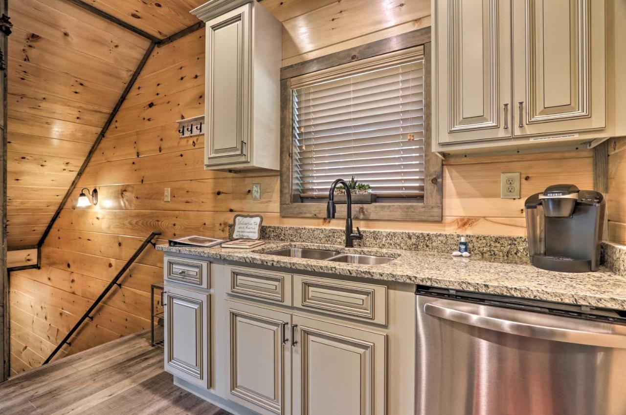 Modern Cabin With Hot Tub And Game Room In Gatlinburg! Kültér fotó