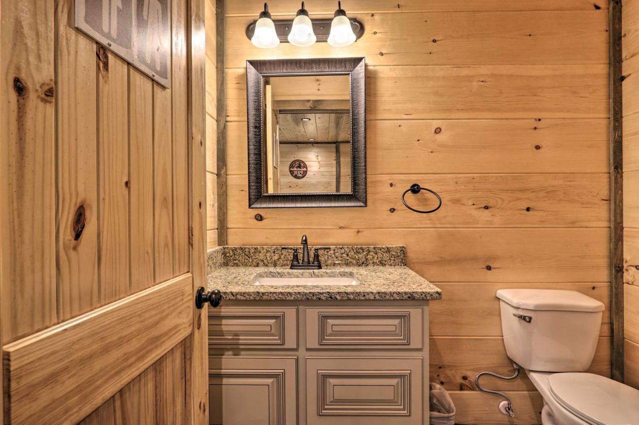 Modern Cabin With Hot Tub And Game Room In Gatlinburg! Kültér fotó