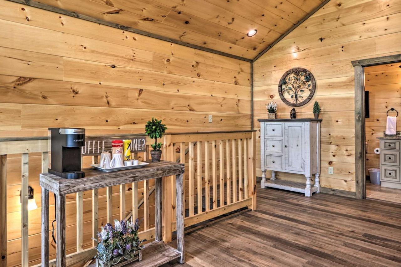 Modern Cabin With Hot Tub And Game Room In Gatlinburg! Kültér fotó
