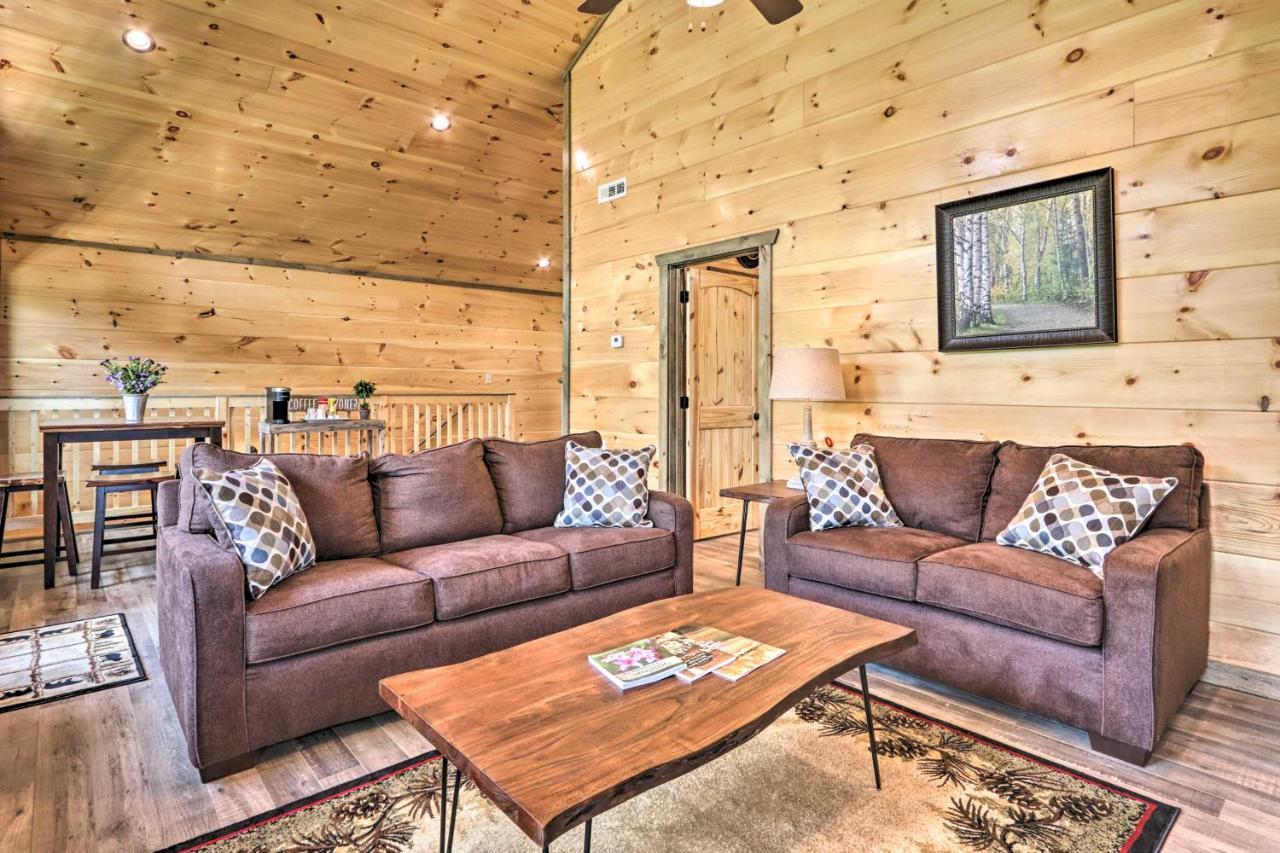 Modern Cabin With Hot Tub And Game Room In Gatlinburg! Kültér fotó