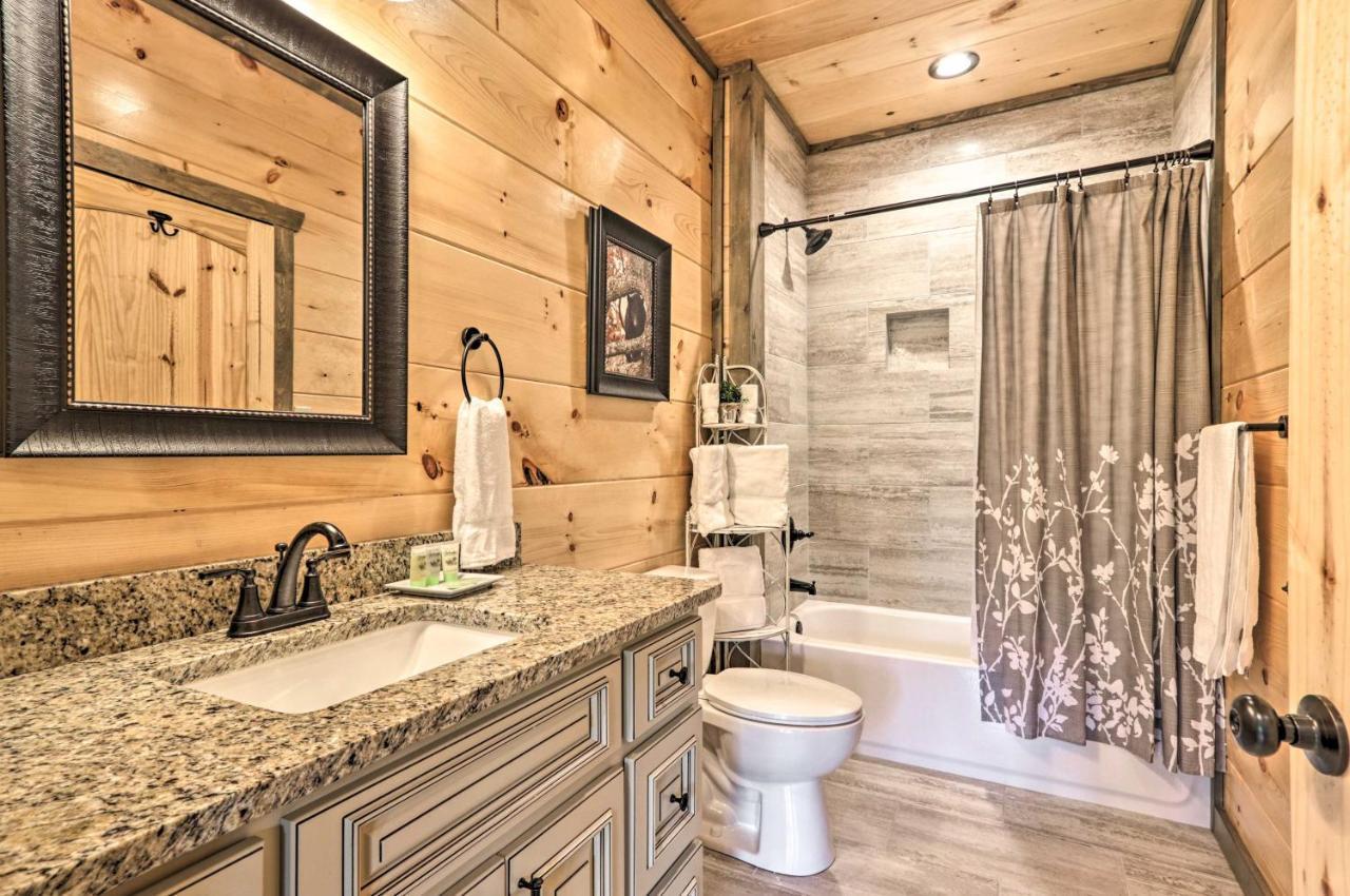 Modern Cabin With Hot Tub And Game Room In Gatlinburg! Kültér fotó