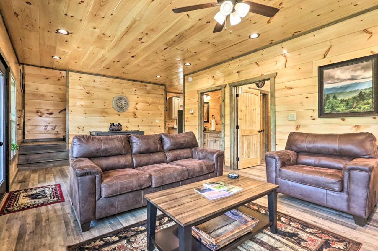 Modern Cabin With Hot Tub And Game Room In Gatlinburg! Kültér fotó