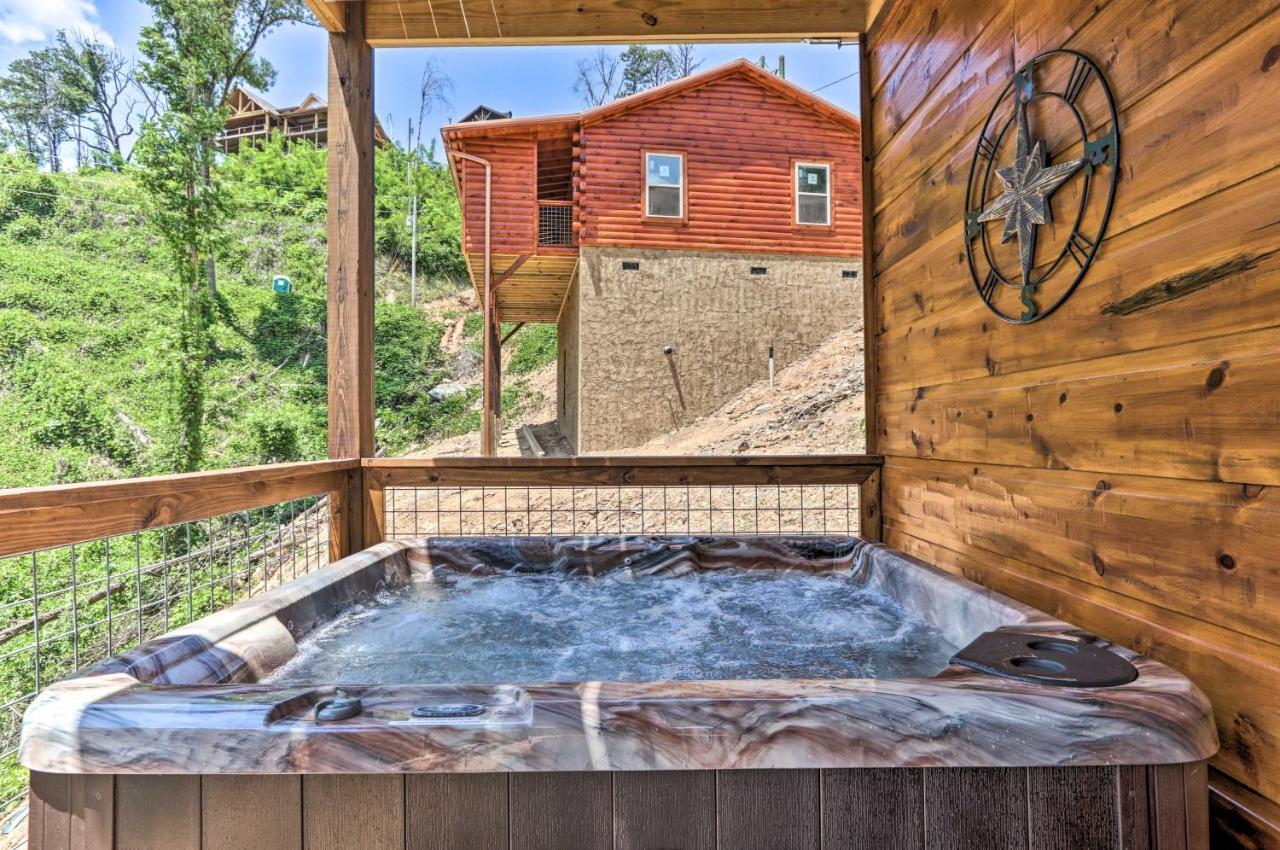 Modern Cabin With Hot Tub And Game Room In Gatlinburg! Kültér fotó