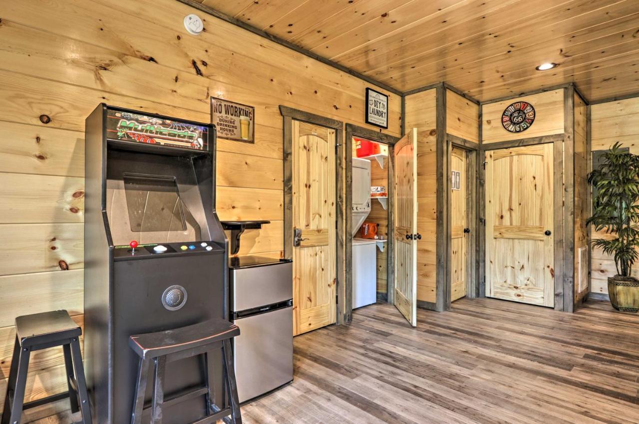 Modern Cabin With Hot Tub And Game Room In Gatlinburg! Kültér fotó