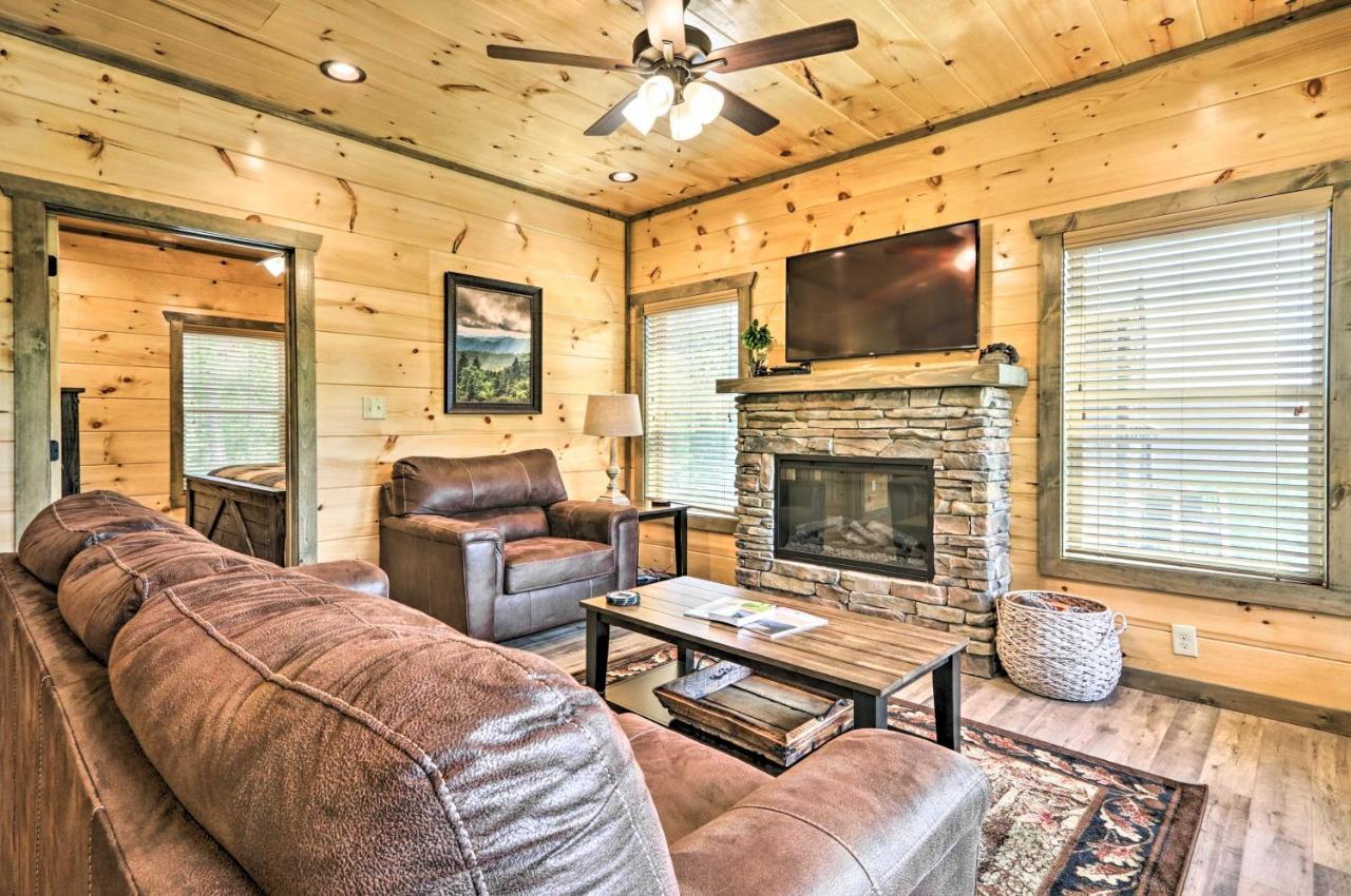 Modern Cabin With Hot Tub And Game Room In Gatlinburg! Kültér fotó