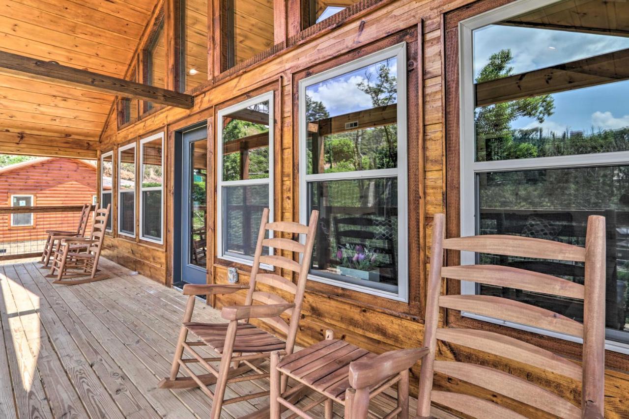 Modern Cabin With Hot Tub And Game Room In Gatlinburg! Kültér fotó