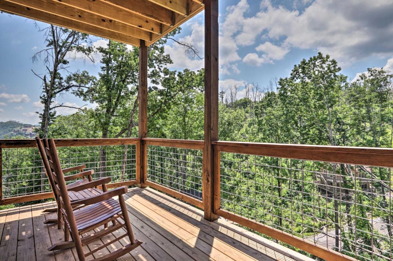 Modern Cabin With Hot Tub And Game Room In Gatlinburg! Kültér fotó